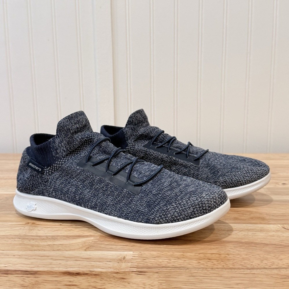 Skechers Women's Goga Max Ultra Sock Slip on Sneakers Size 9 Blue